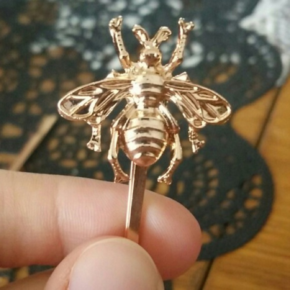 Set of 2 Gold Bee 🐝 Hair Pins - Picture 5 of 5